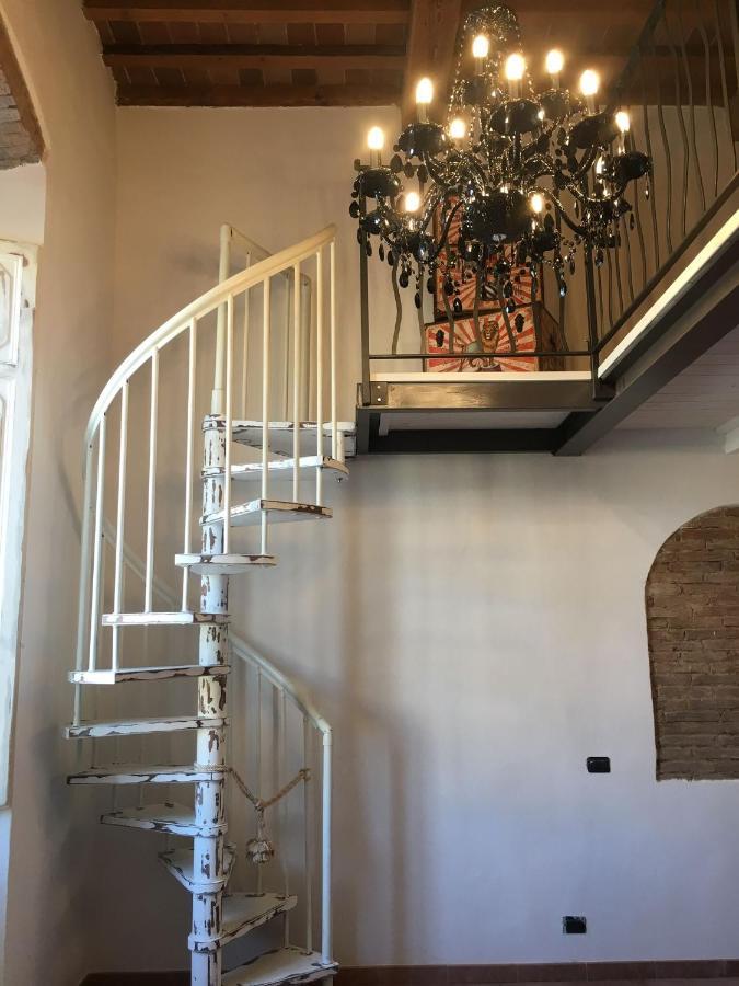 L'Ora Delle Streghe B&B Centralissimo リヴォルノ エクステリア 写真