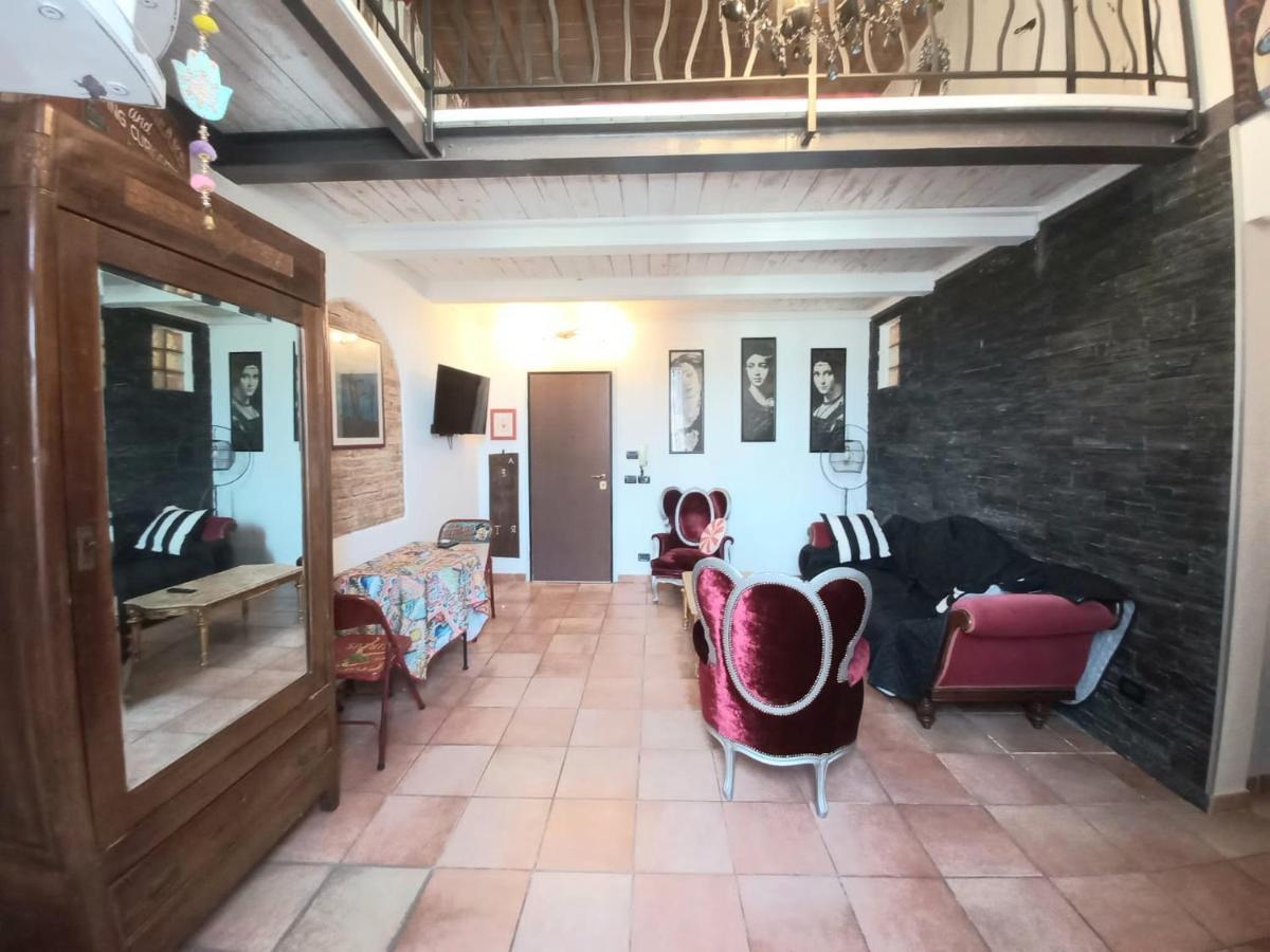 L'Ora Delle Streghe B&B Centralissimo リヴォルノ エクステリア 写真