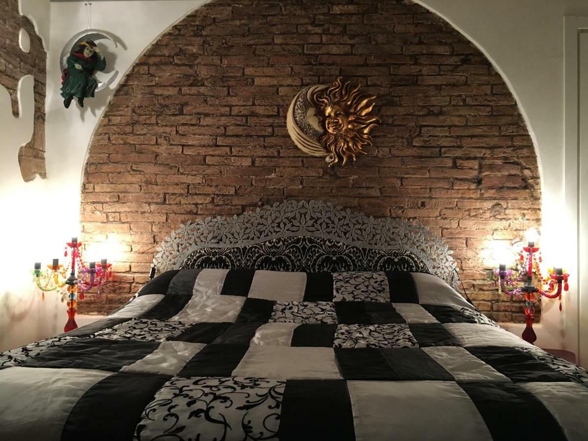 L'Ora Delle Streghe B&B Centralissimo リヴォルノ エクステリア 写真