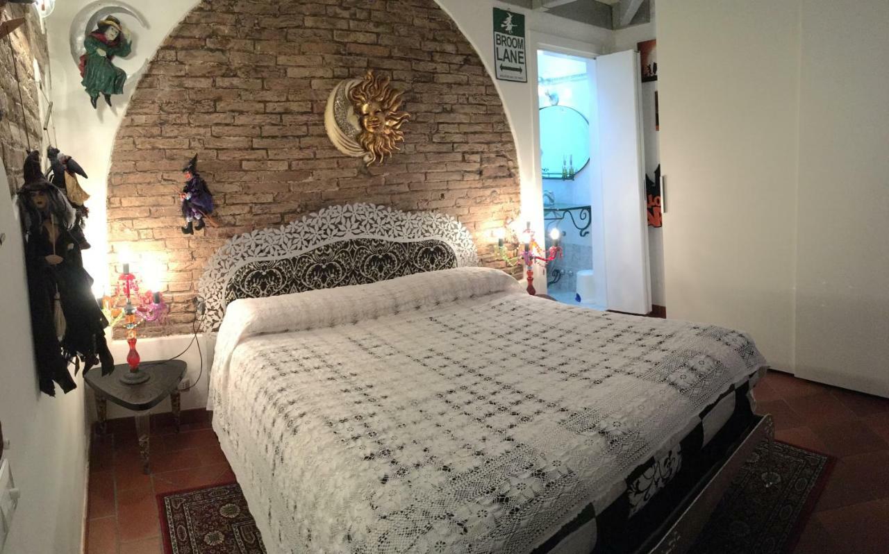 L'Ora Delle Streghe B&B Centralissimo リヴォルノ エクステリア 写真
