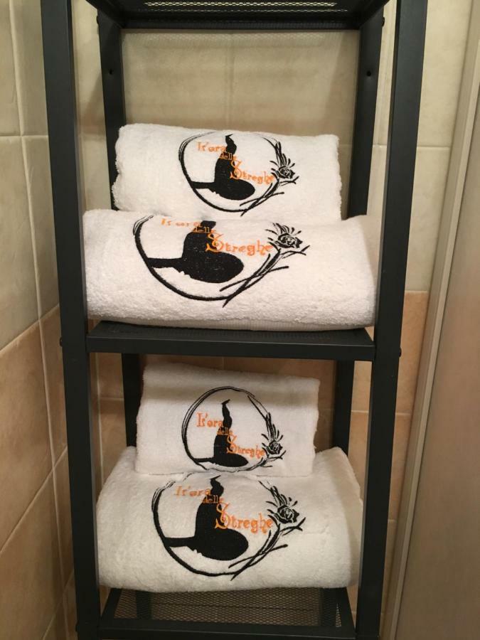 L'Ora Delle Streghe B&B Centralissimo リヴォルノ エクステリア 写真