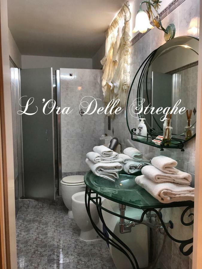 L'Ora Delle Streghe B&B Centralissimo リヴォルノ エクステリア 写真